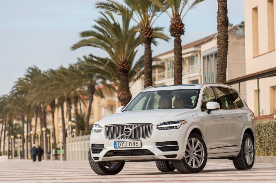  Volvo XC90 T8 2015 года  (фото 14 из 20)